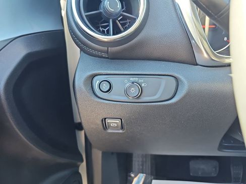 Used 2020 Chevrolet Blazer LT image 31