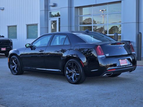 Used 2023 Chrysler 300 S image 4