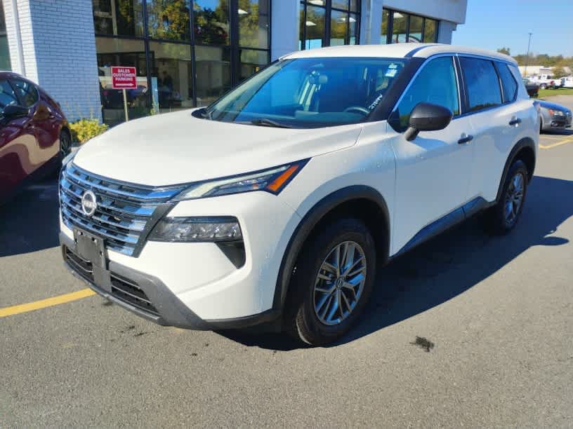 Used 2024 Nissan Rogue S AWD/4WD image 3
