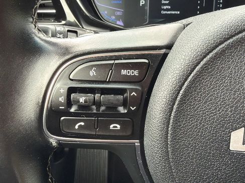 Used 2022 Kia Niro EX FWD image 12