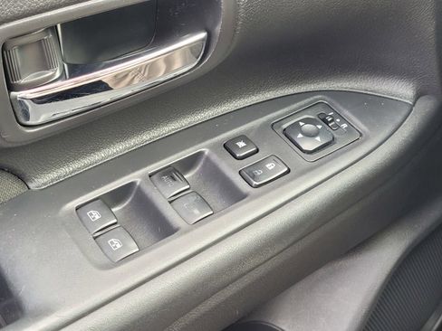 Used 2018 Mitsubishi Outlander SE image 16