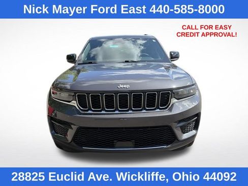 Used 2024 Jeep Grand Cherokee Laredo X AWD/4WD image 2