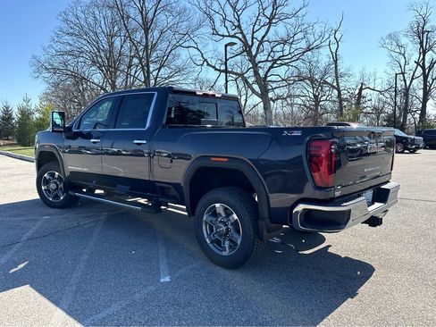 New 2026 GMC Sierra 2500 SLT w/ SLT Premium Package image 3