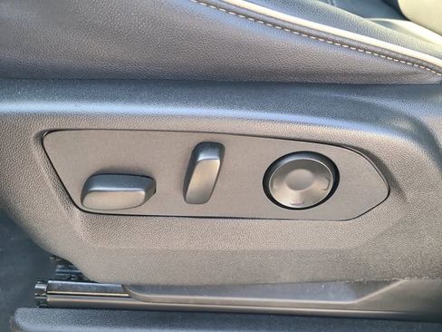 Used 2024 GMC Yukon XL SLT image 27