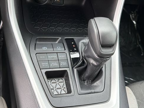 Used 2025 Toyota RAV4 XLE AWD/4WD image 27