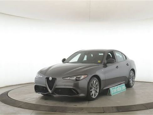 Used 2024 Alfa Romeo Giulia Ti AWD/4WD image 10