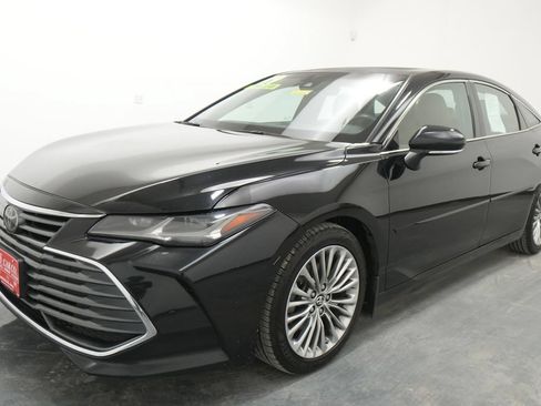 Used 2019 Toyota Avalon Limited FWD image 3