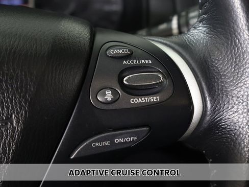 Used 2019 Nissan Pathfinder SV image 3