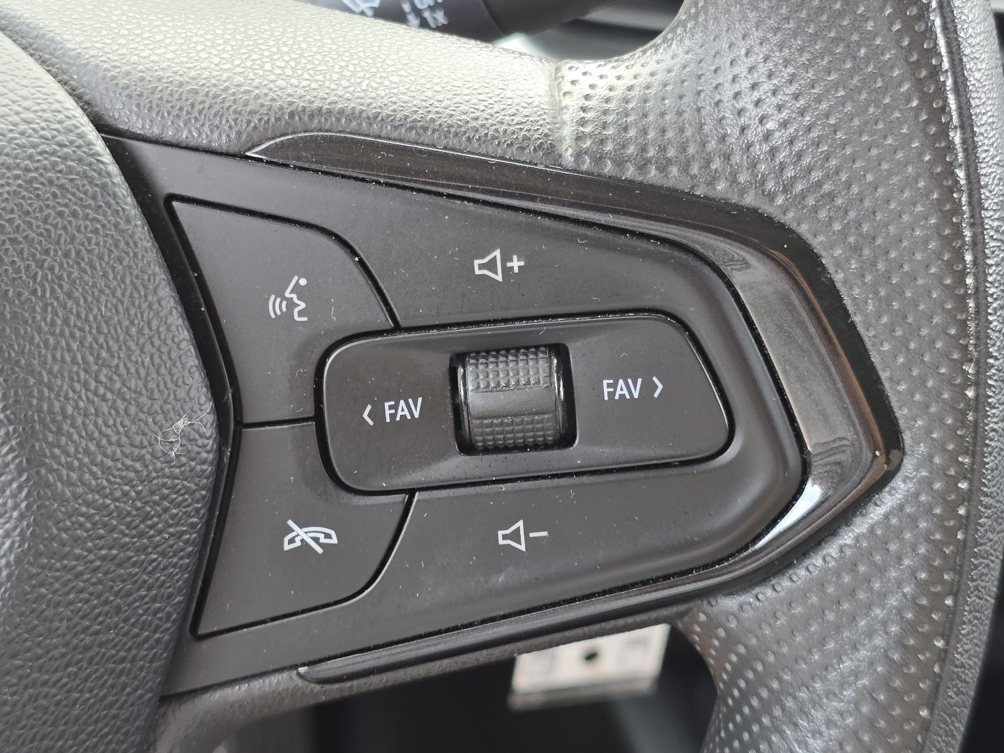 Used 2024 Chevrolet Trax LS FWD image 11