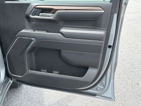 Used 2025 Chevrolet Silverado 1500 LT RWD image 14