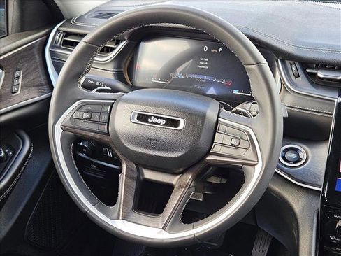 Used 2023 Jeep Grand Cherokee L Limited image 11