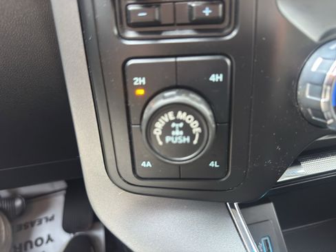 Used 2021 Ford F150 Lariat w/ FX4 Off-Road Package image 26