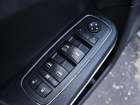 Used 2015 Chrysler 300 Limited w/ Driver Convenience Group RWD image 7