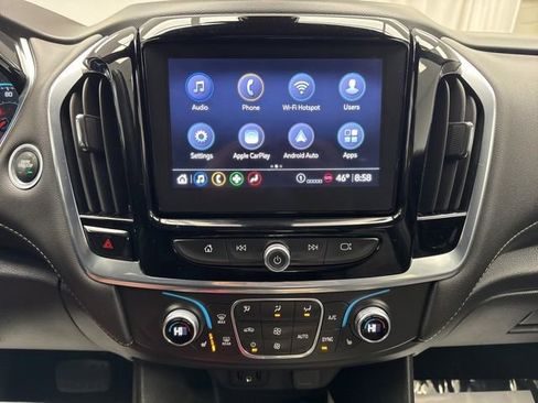 Used 2022 Chevrolet Traverse LT image 22