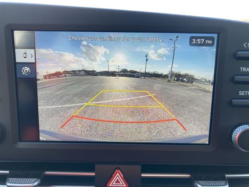 Used 2025 Hyundai Elantra Blue image 25