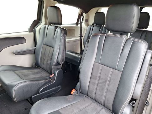 Used 2019 Dodge Grand Caravan SXT FWD image 11