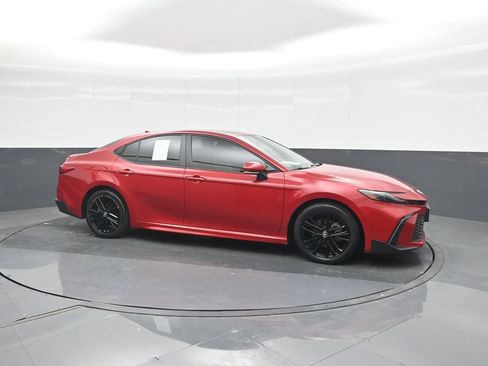 Used 2025 Toyota Camry SE w/ Convenience Package FWD image 11