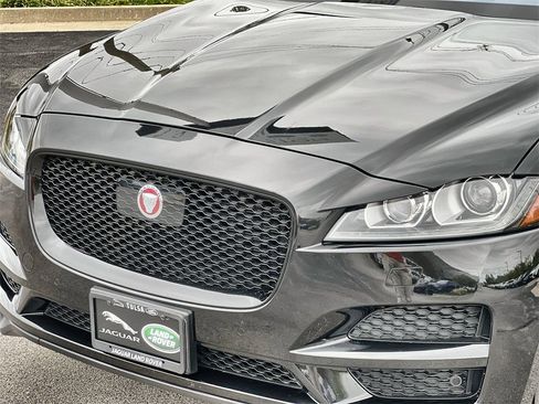 Used 2020 Jaguar F-PACE Prestige image 9