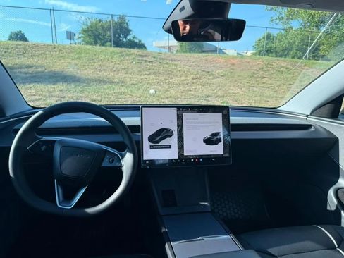 Used 2025 Tesla Model 3 RWD image 10