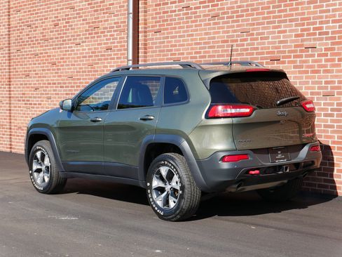 Used 2018 Jeep Cherokee Trailhawk w/ Cold Weather Group image 3