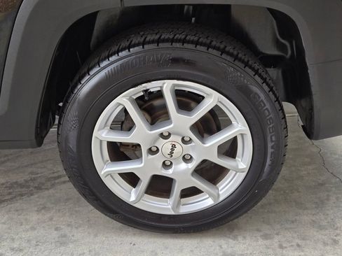 Used 2022 Jeep Renegade Latitude w/ Convenience Group AWD/4WD image 10