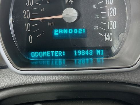 Used 2004 Chevrolet SSR w/ Preferred Equipment Group RWD image 17