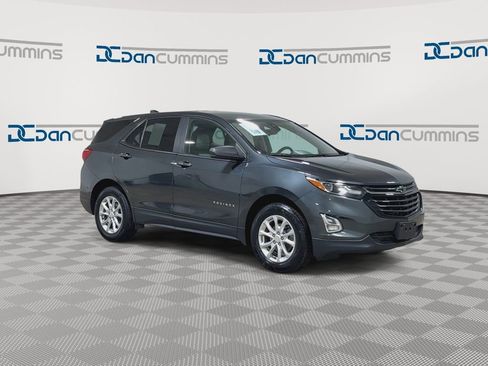 Used 2020 Chevrolet Equinox LS w/ LS Convenience Package AWD/4WD image 2