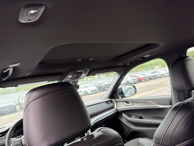 New 2026 Jeep Grand Cherokee Altitude AWD/4WD image 9