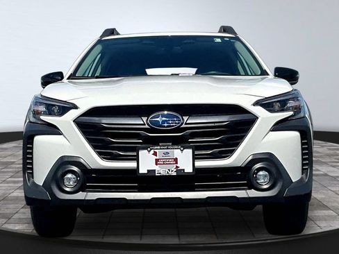 Used 2025 Subaru Outback Premium AWD/4WD image 2