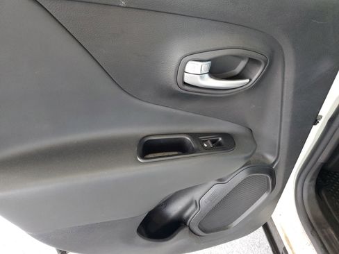 Used 2020 Jeep Renegade Altitude AWD/4WD image 13