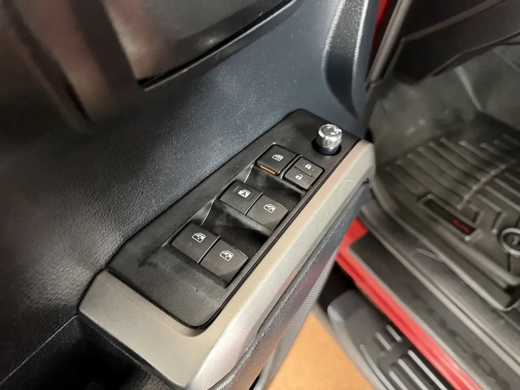 Used 2016 Toyota Tacoma SR5 w/ SR5 Appearance Package (SN) AWD/4WD image 15
