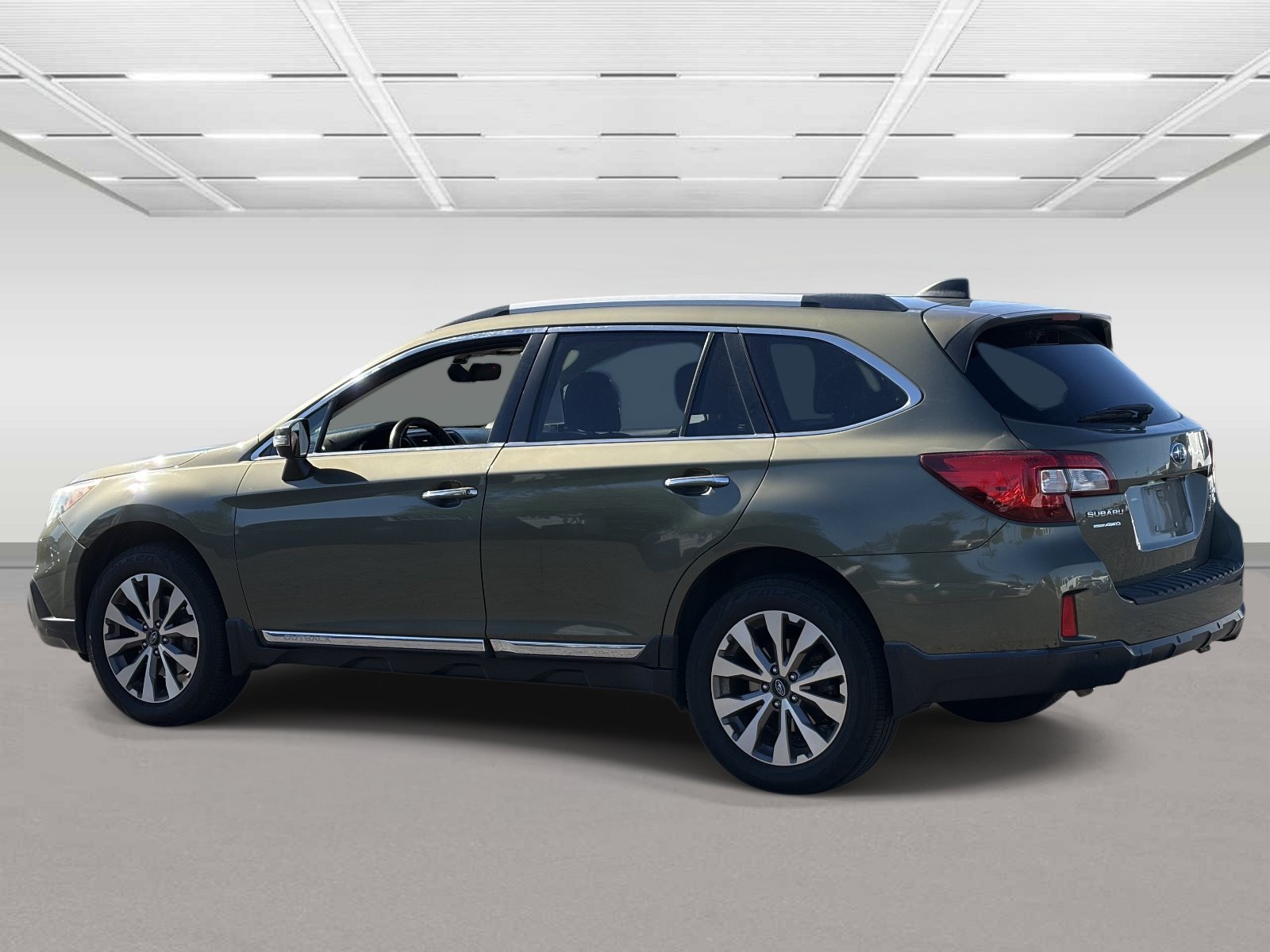 Used 2017 Subaru Outback 3.6R Touring w/ Popular Package #5A AWD/4WD image 3