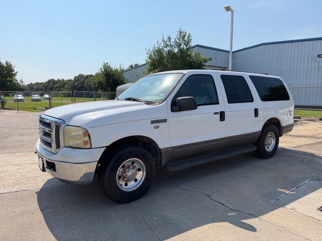 Used 2005 Ford Excursion XLT RWD image 1