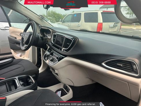 Used 2018 Chrysler Pacifica Touring Plus FWD image 14