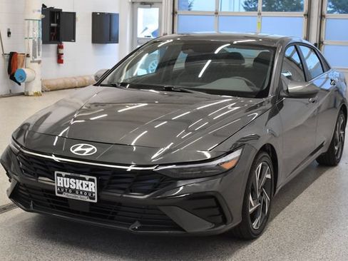 Used 2025 Hyundai Elantra SEL FWD image 9