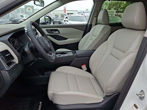 Used 2024 Nissan Rogue SV w/ SV Premium Package FWD image 17