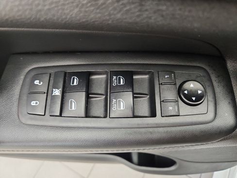 Used 2018 Jeep Grand Cherokee Altitude image 9