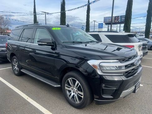 Used 2022 Ford Expedition XLT image 3