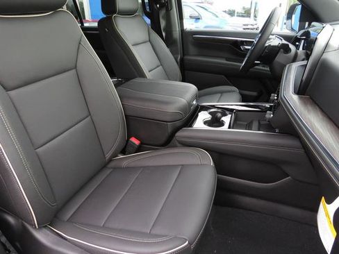 New 2025 Chevrolet Suburban Premier image 15