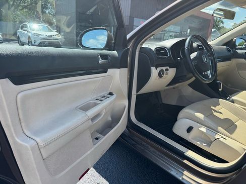 Used 2011 Volkswagen Jetta TDI FWD image 11