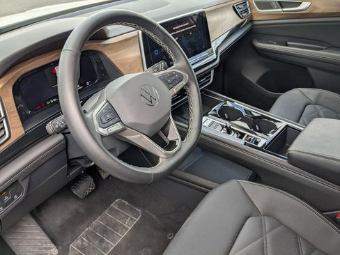Used 2025 Volkswagen Atlas SE FWD image 15