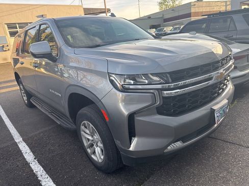 Used 2021 Chevrolet Suburban LS image 2