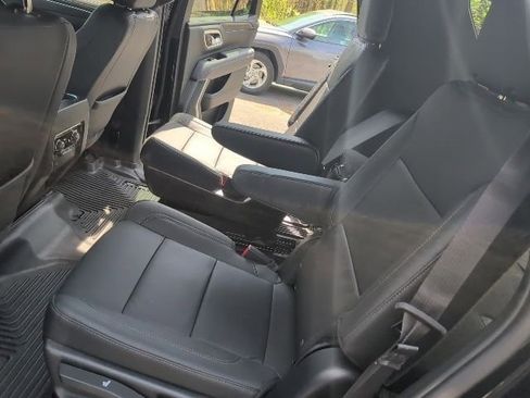 Used 2022 Chevrolet Tahoe Z71 w/ Luxury Package image 17