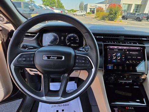 Used 2023 Jeep Grand Cherokee L Limited w/ Luxury Tech Group II AWD/4WD image 16