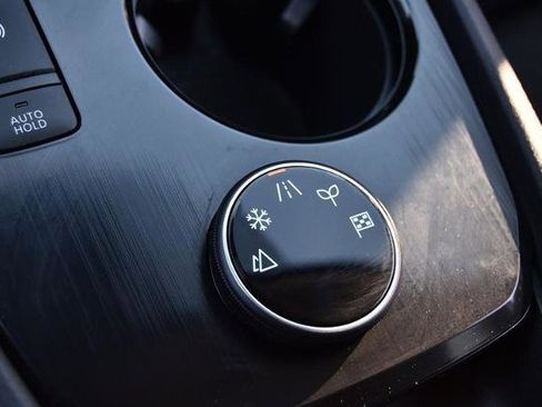 Certified 2024 Nissan Rogue SV image 17