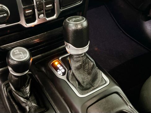 Used 2020 Jeep Wrangler Unlimited Sport S image 25