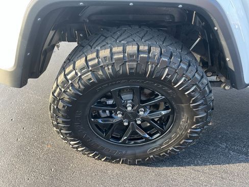 Used 2023 Jeep Gladiator Sport image 28