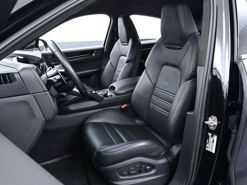 Used 2024 Porsche Cayenne Turbo GT AWD/4WD image 5