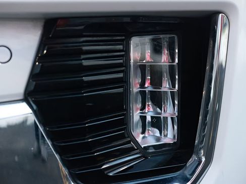 Used 2024 GMC Yukon SLT image 51