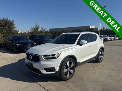 Used 2022 Volvo XC40 T5 Momentum